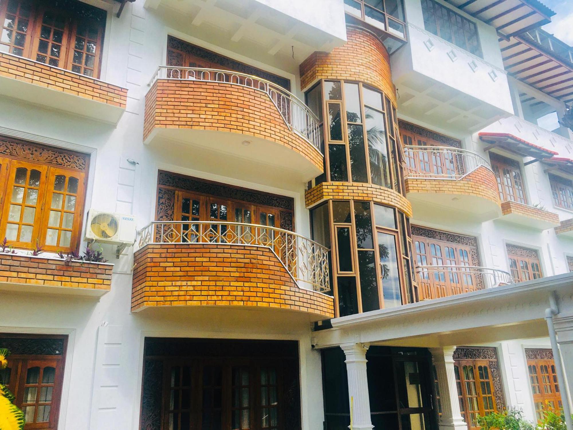 Mount House Hotel Apartment Dikwella Bagian luar foto